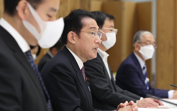 物価動向に関するヒアリングで発言する岸田首相(21日午前、首相官邸)