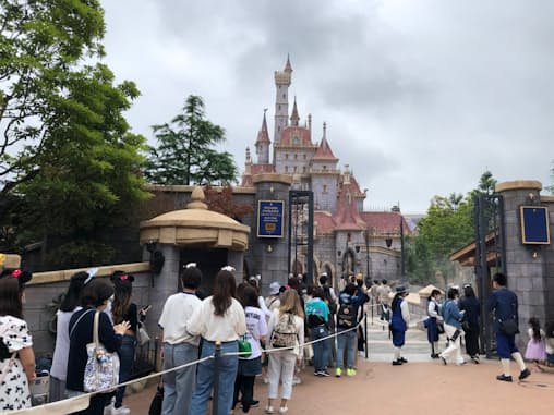 東京ディズニーリゾート コロナ後も入場制限 顧客満足向上狙う 日本経済新聞