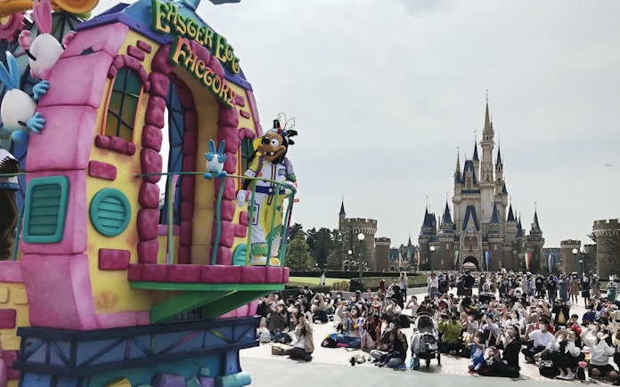 東京ディズニーリゾート コロナ後も入場制限 顧客満足向上狙う 日本経済新聞