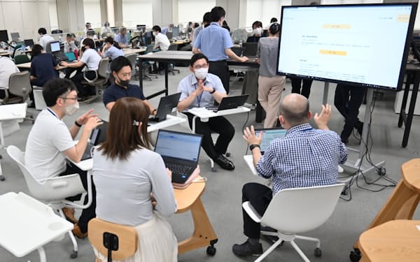 東京都庁では民間出身のデジタル人材が業務ＤＸをサポートしている（デジタルサービス局）