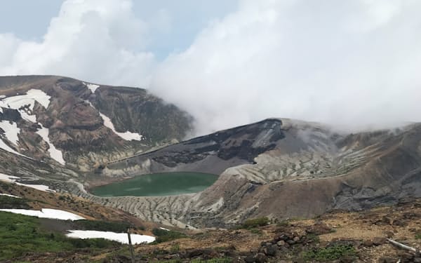 蔵王連峰の火口湖「御釜」の眺望への影響が懸念される(宮城県)