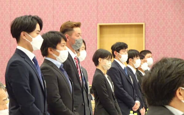 鹿島は下請け会社の新卒社員同士を結びつける合同入職式を栃木で始めた（22日、宇都宮市）