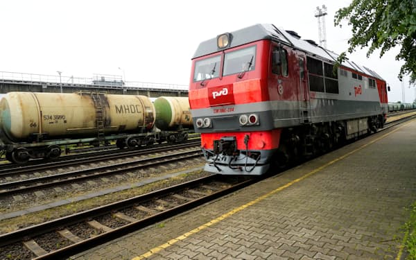 リトアニアはロシア西部への貨物列車の通過を禁じた（21日、カリーニングラード行き列車）＝ロイター