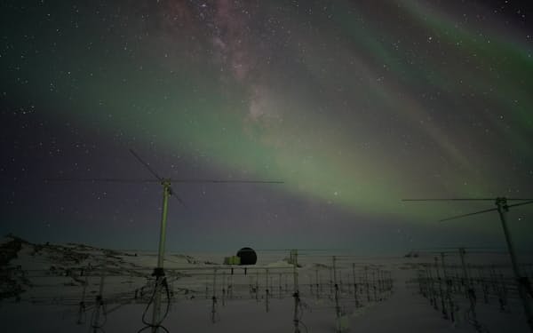 南極昭和基地の大型大気レーダー「PANSY（パンジー）」を使った＝国立極地研究所提供