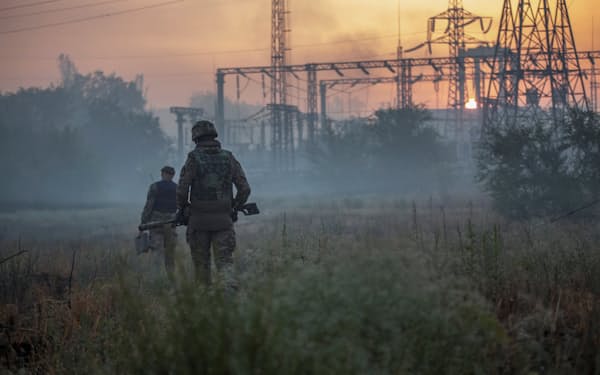 セベロドネツクをパトロールするウクライナ兵（20日）＝ロイター