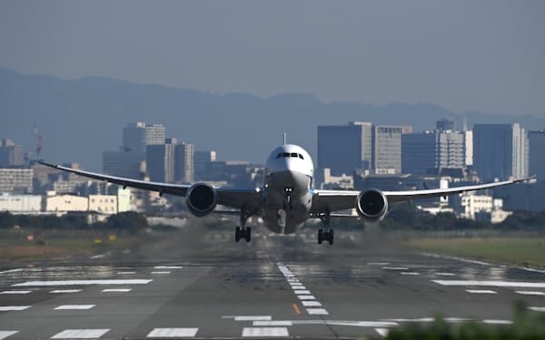 関西エアポートは伊丹空港に搭乗橋の自動設置システムを試験導入する