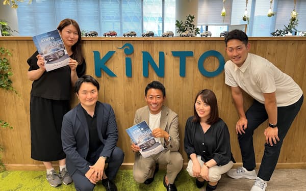 キントの営業企画チームのメンバー（左から小木曽さん、太田さん、縄田さん、内川さん、山碕さん）