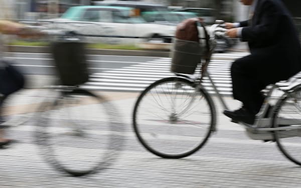 名古屋市内を走る自転車