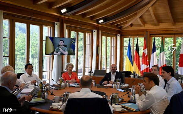 ウクライナのゼレンスキー大統領がオンライン出席した主要7カ国首脳会議(G7サミット)=ロイター