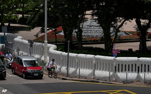 香港の中心部では警備が強化されている(28日)=AP