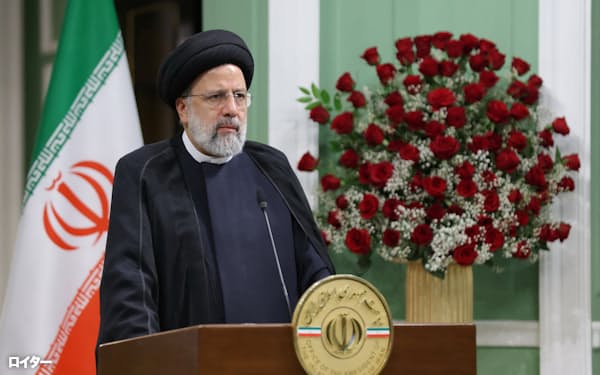 イランのライシ大統領が中ロへの傾斜を強める(26日、テヘラン)=ロイター