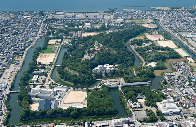 彦根城の世界遺産登録へ推薦書素案提出 滋賀県と彦根市 日本経済新聞 彦根城の世界遺産登録へ推薦書素案提出 滋賀県と彦根市 日本経済新聞