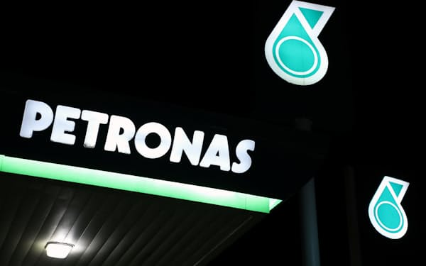 Petronas logos are pictured at a fuel station in Kuala Lumpur, Malaysia September 4, 2020. REUTERS/Lim Huey Teng