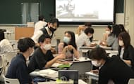 日本人学生はオンラインで留学生と会話し、構想を練った