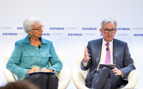 討論に臨むパウエルFRB議長㊨とラガルドECB総裁（29日、ポルトガル・シントラ）=ECB提供・ロイター