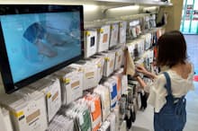 靴下屋吉祥寺店では、デジタルサイネージに商品の紹介映像を配信している