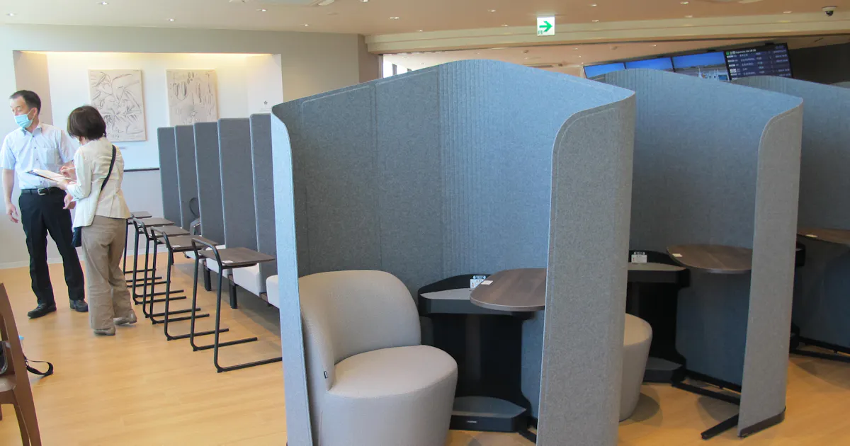 高知空港ロビーにラウンジ完成 1日にオープン 日本経済新聞 高知空港ロビーにラウンジ完成 1日にオープン 日本経済新聞