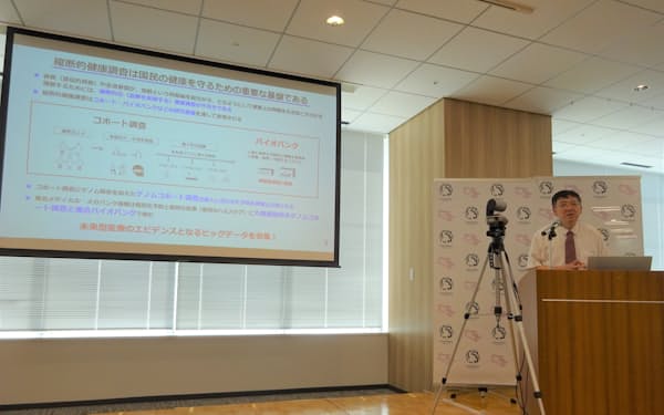 日本人５万人分のゲノム解析完了を報告する東北メディカル・メガバンク機構の山本雅之機構長（30日、東京都中央区）
