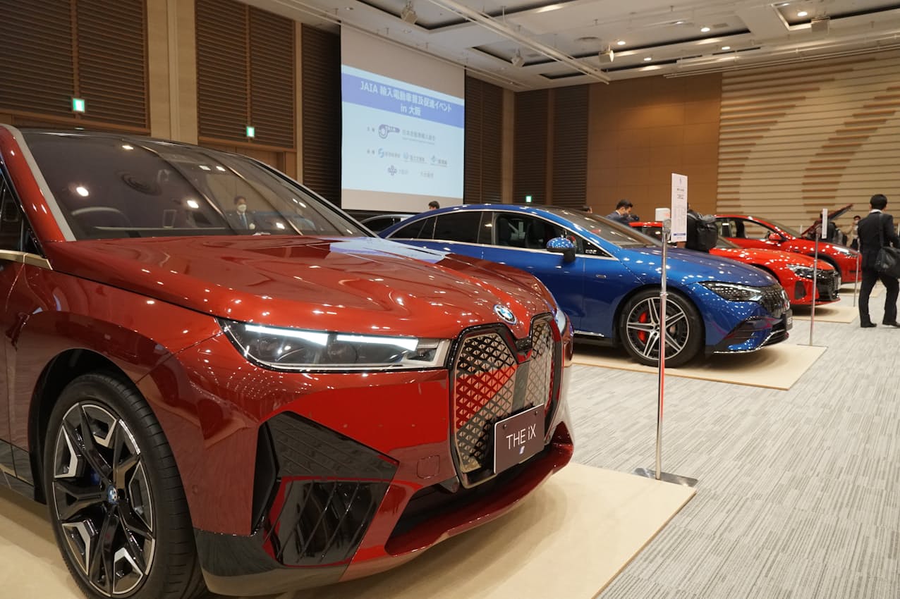 大阪で輸入車evの展示会 万博が普及のチャンス 日本経済新聞 大阪で輸入車evの展示会 万博が普及のチャンス 日本経済新聞