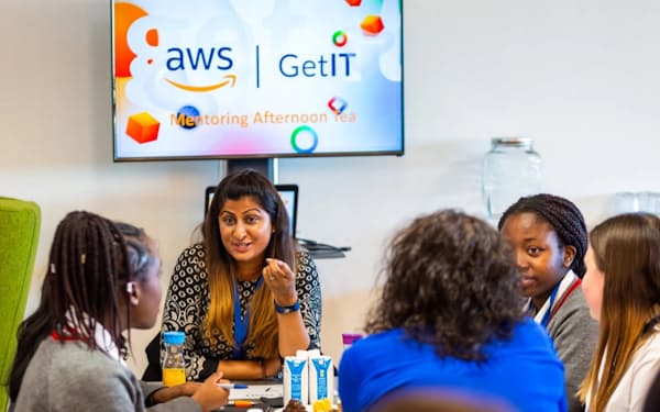 AWSは学生向けに女性技術者育成プログラムを進める