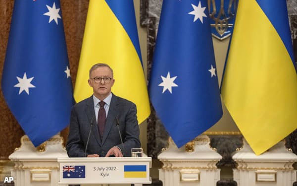ウクライナを訪問したオーストラリアのアルバニージー首相(3日)=AP