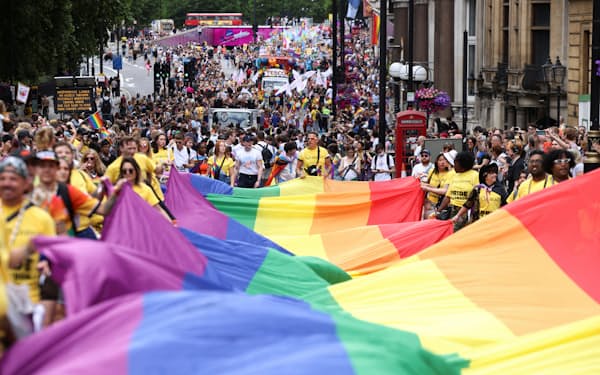 2日に行われたパレードには100万人以上が集まったとされる=ロイター