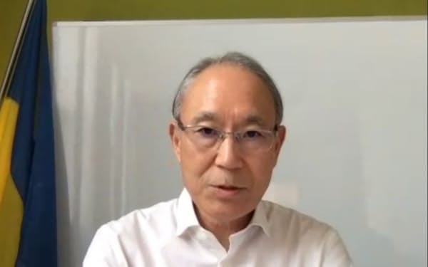 オンライン取材に応じた松田大使（５日）