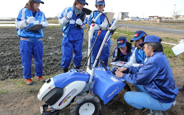 井関農機は農業に携わる多数の女性の声を取り入れた農機を開発した（2016年、愛媛県松山市）