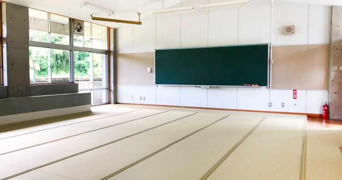 地銀 廃れた建物で地域振興 校舎や古民家を再生 日本経済新聞 地銀 廃れた建物で地域振興 校舎や古民家を再生 日本経済新聞