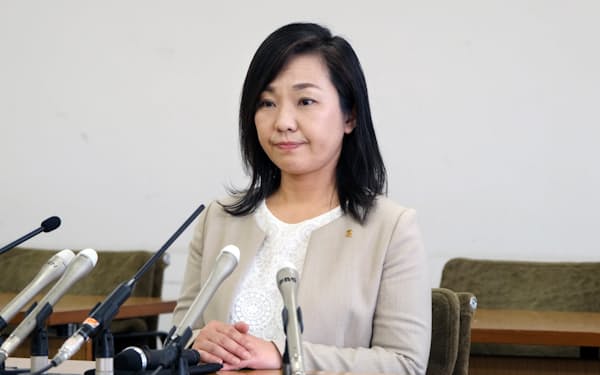 稲村市長は3期目の今期限りでの退任を表明した（7日、尼崎市役所）