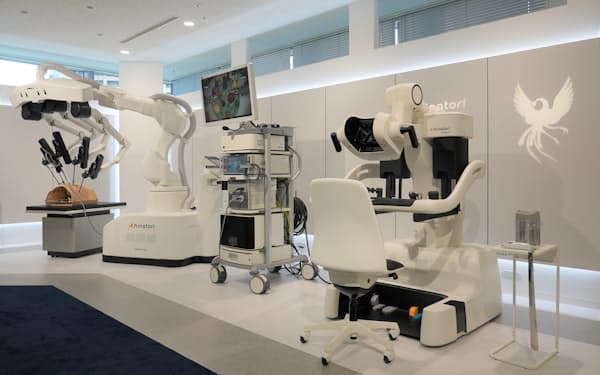 メディカロイドは24年3月期にも手術支援ロボット「hinotori」をアジア市場で展開することを目指す