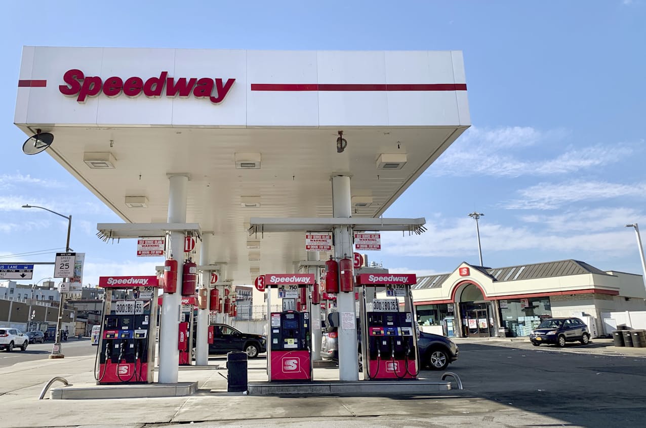 昨年買収した米スピードウェイはガソリンスタンド併設型のコンビニを展開する=共同