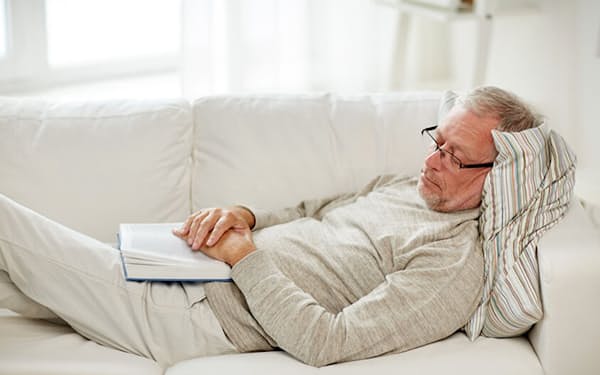 高齢者の過剰な昼寝は、認知機能の低下と関係があるようです。（写真はイメージ=123RF）