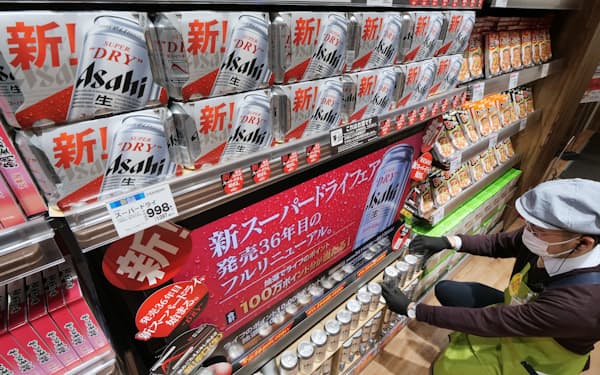 アサヒビールのシェア急伸は「スーパードライ」の刷新も寄与した（東京都千代田区のライフ神田和泉町店）