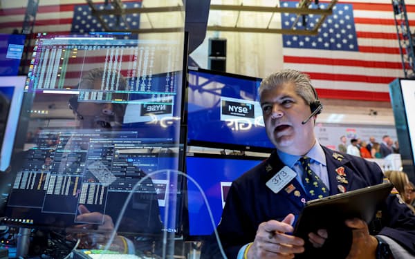 市場予想を下回る決算発表が続けば株価下落の恐れも（ニューヨーク証券取引所）＝ロイター