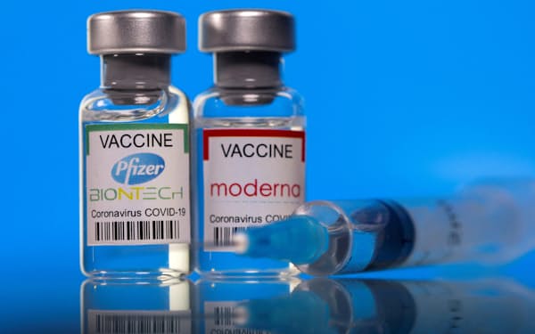 ファイザー製とモデルナ製の新型コロナウイルスのワクチン＝ロイター