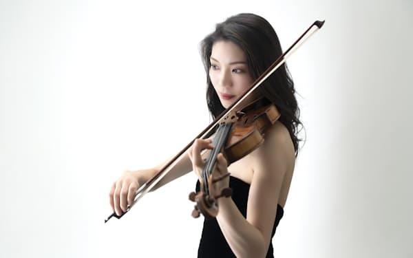 日独でコンサートマスターを務めるバイオリニストの日下紗矢子ⒸAkira Muto
