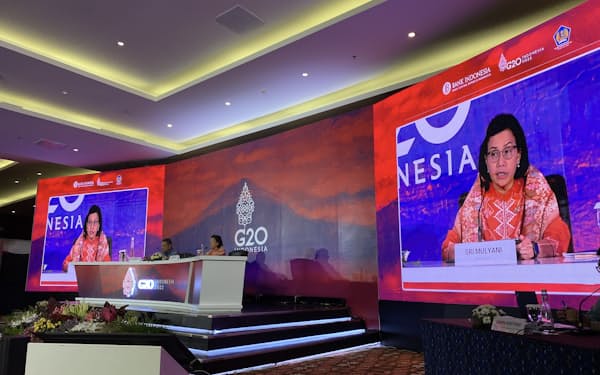 G20財務相・中央銀行総裁会議の閉幕後、記者会見するインドネシアのスリ財務相（16日、バリ島）