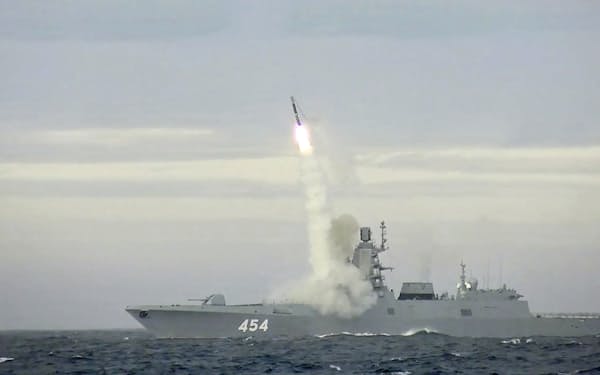 バレンツ海で行われた極超音速巡航ミサイル「ツィルコン」の発射実験（ロシア国防省提供）＝タス共同