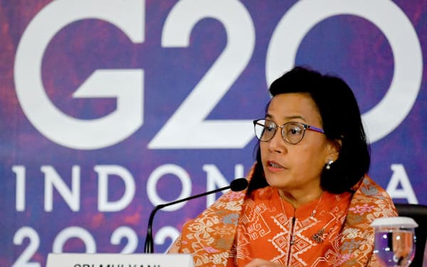 インドネシアのスリ・ムルヤニ財務相はG20財務相・中央銀行会議後の記者会見で一致点の説明に重点を置いた（16日、バリ島）＝ロイター