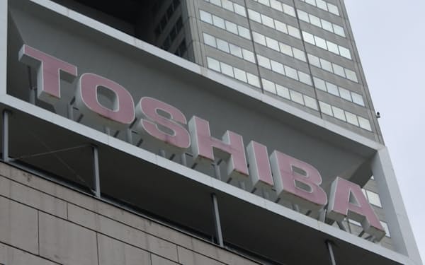東芝は株式非公開化を含む再編を検討している