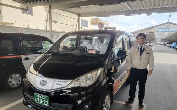 都タクシーの筒井基好社長は「複数のＥＶを導入して使い勝手を検証している」と話す（京都市）