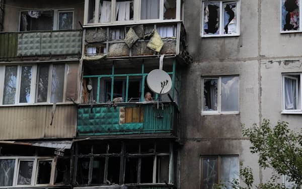 ロシア軍の攻撃を受けた集合住宅（１９日、ウクライナ東部ドネツク州のクラマトルスク）＝ロイター
