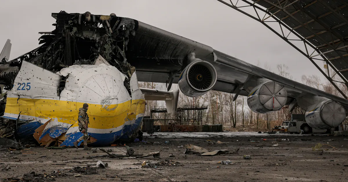 ウクライナが誇る世界最大の航空機 再び飛べるか 日本経済新聞 ウクライナが誇る世界最大の航空機 再び飛べるか 日本経済新聞