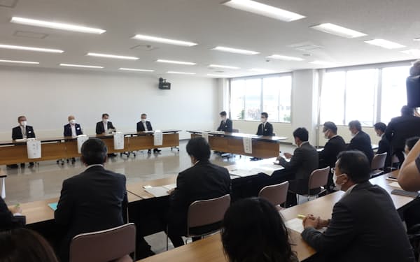 JR北海道は留萌線の沿線４市町の首長らと会議を開いた（21日、北海道秩父別町）