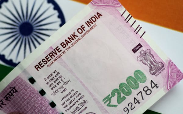 インドの中央銀行はルピーの下落を７％弱にとどめている＝ロイター