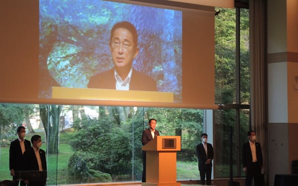 経団連の夏季フォーラムで講演する岸田文雄首相（長野県軽井沢町）