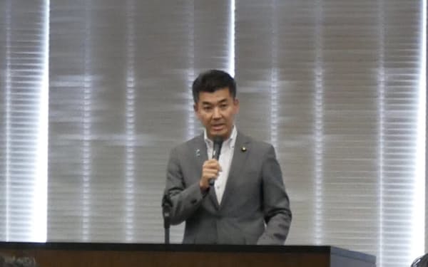 両院議員懇談会で発言する立憲民主党の泉健太代表