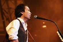 2006年、31年ぶりに開いた「つま恋」コンサートで歌う吉田拓郎氏
