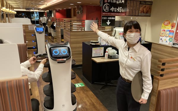 ガスト後楽園春日町店（東京都文京区）では配膳ロボット「ベラボット」が大活躍している
